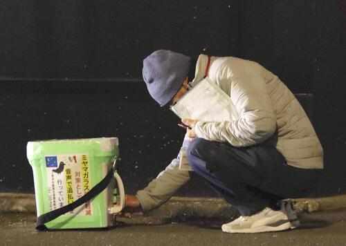 目には目を、カラスにはカラスで対策…繁華街でカラスの鳴き声を流して「ふん害」阻止（読売新聞オンライン）